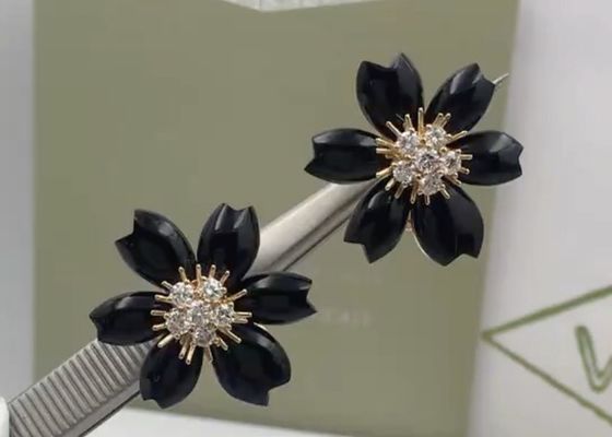 ガールフレンドのギフトのダイヤモンドが付いている優雅な上限18K金のイヤリング